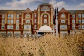 Отель Cliffs Hotel  Блэкпул